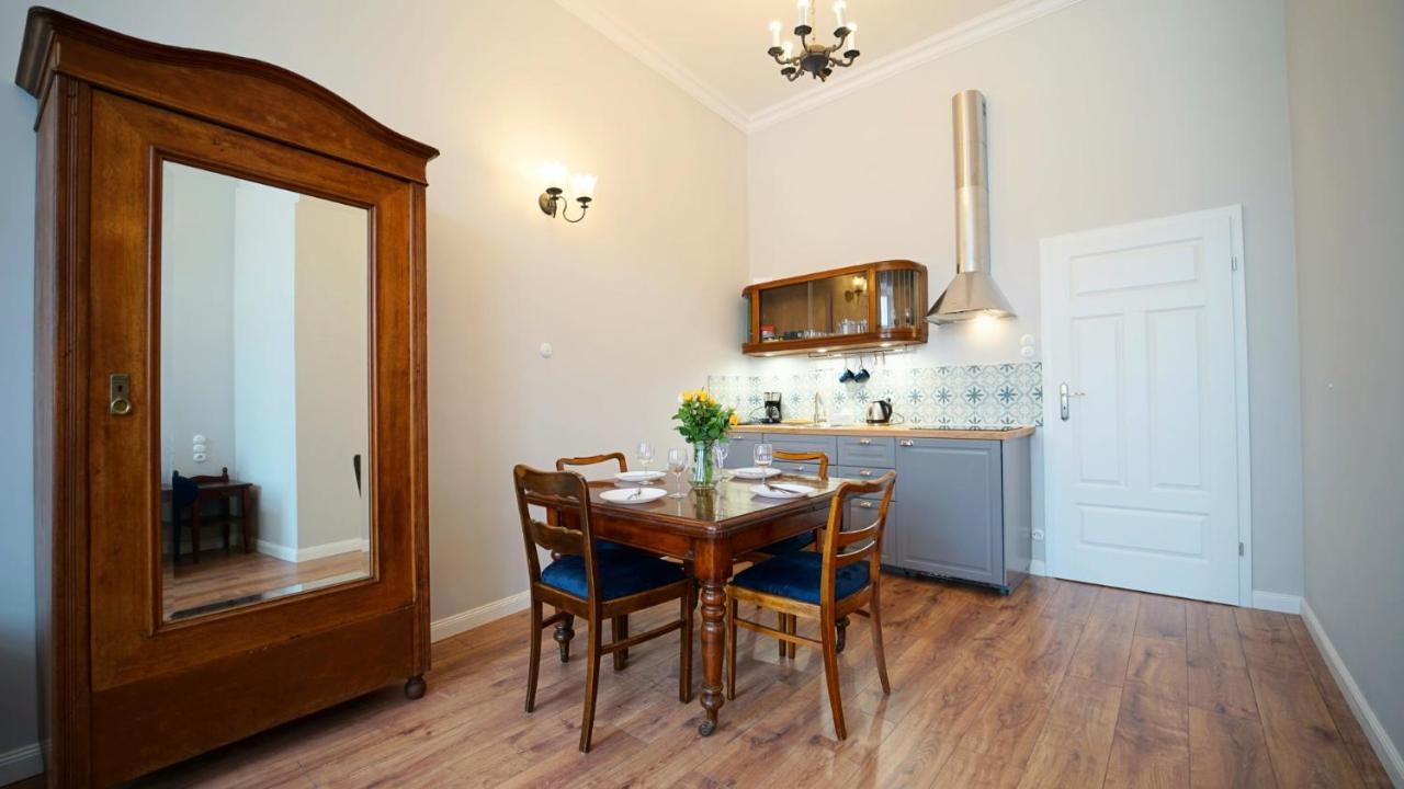 ילנייה גורה Apartamenty Everysky - Plac Ratuszowy 51 מראה חיצוני תמונה
